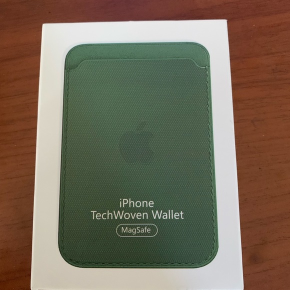 Green Textured MagSafe wallet for iPhone
